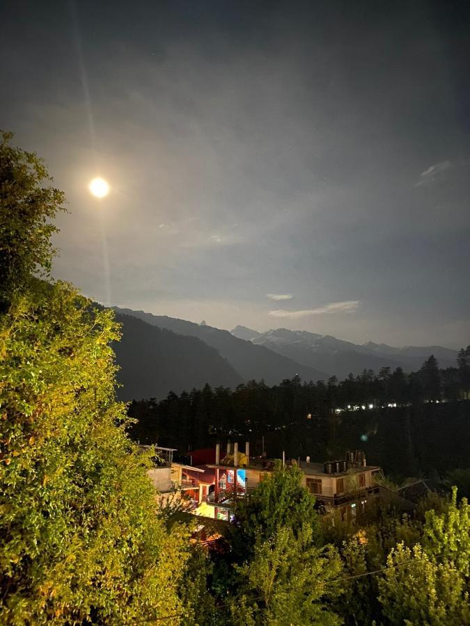 Attic Monkey Cafe & Rooms Manāli Εξωτερικό φωτογραφία