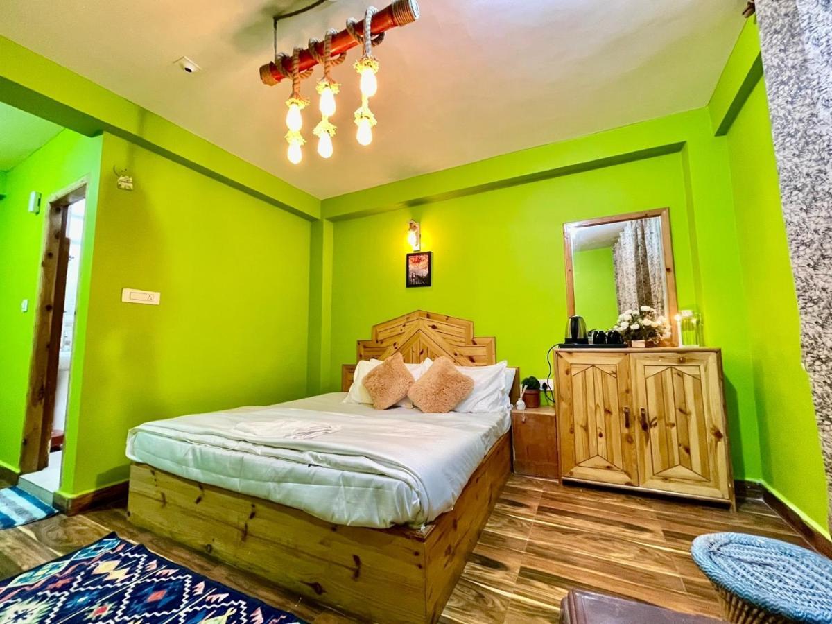 Attic Monkey Cafe & Rooms Manāli Εξωτερικό φωτογραφία