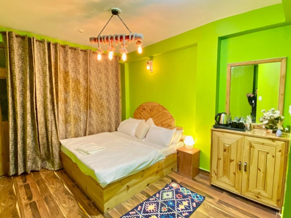 Attic Monkey Cafe & Rooms Manāli Εξωτερικό φωτογραφία