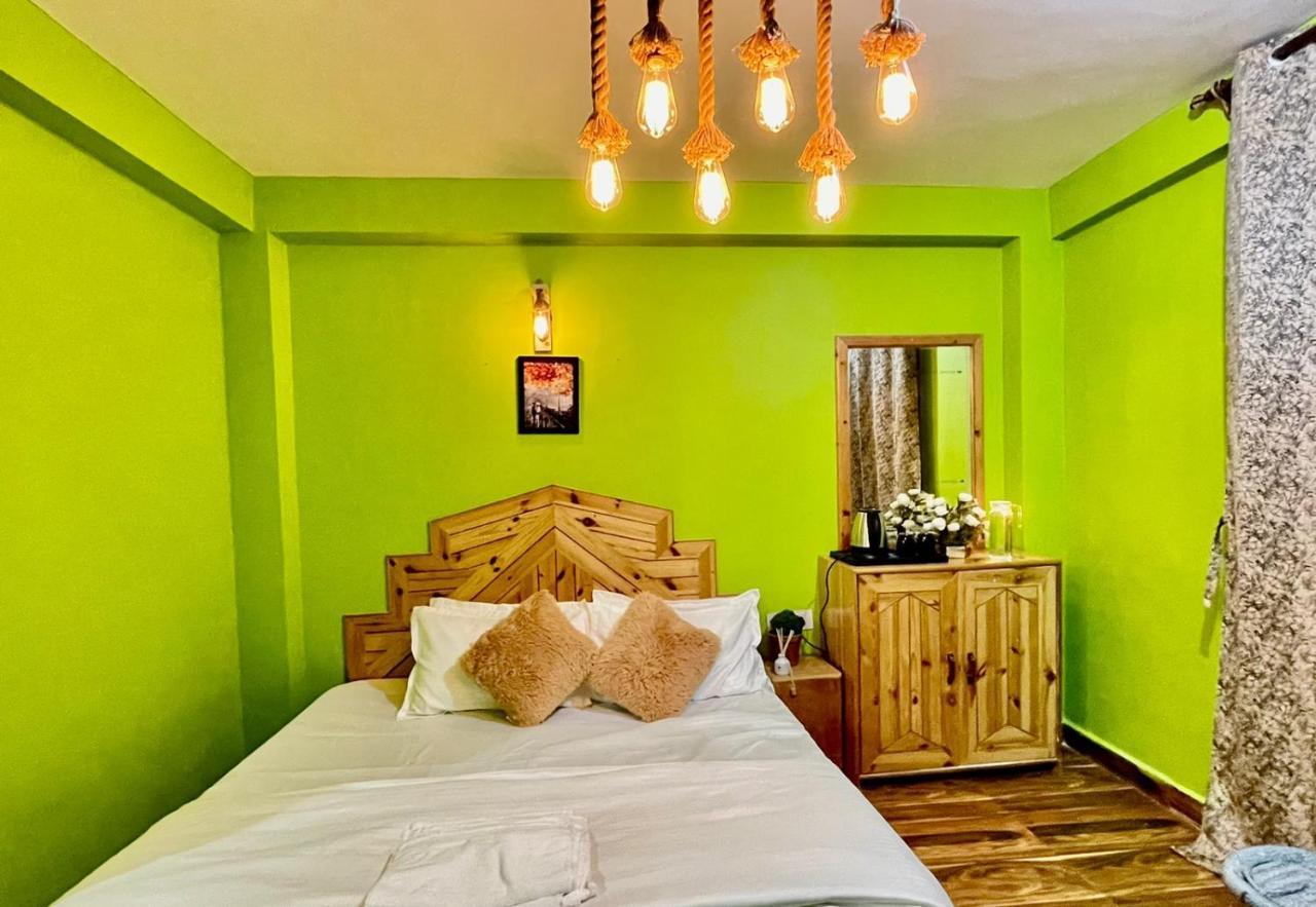 Attic Monkey Cafe & Rooms Manāli Εξωτερικό φωτογραφία