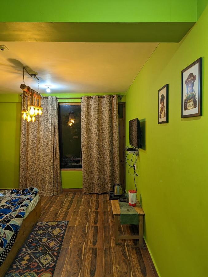 Attic Monkey Cafe & Rooms Manāli Εξωτερικό φωτογραφία