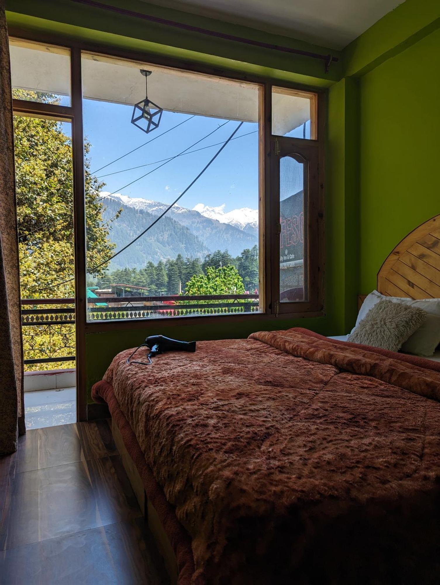 Attic Monkey Cafe & Rooms Manāli Εξωτερικό φωτογραφία